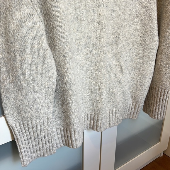 LINE sweater - Picture 3 of 3